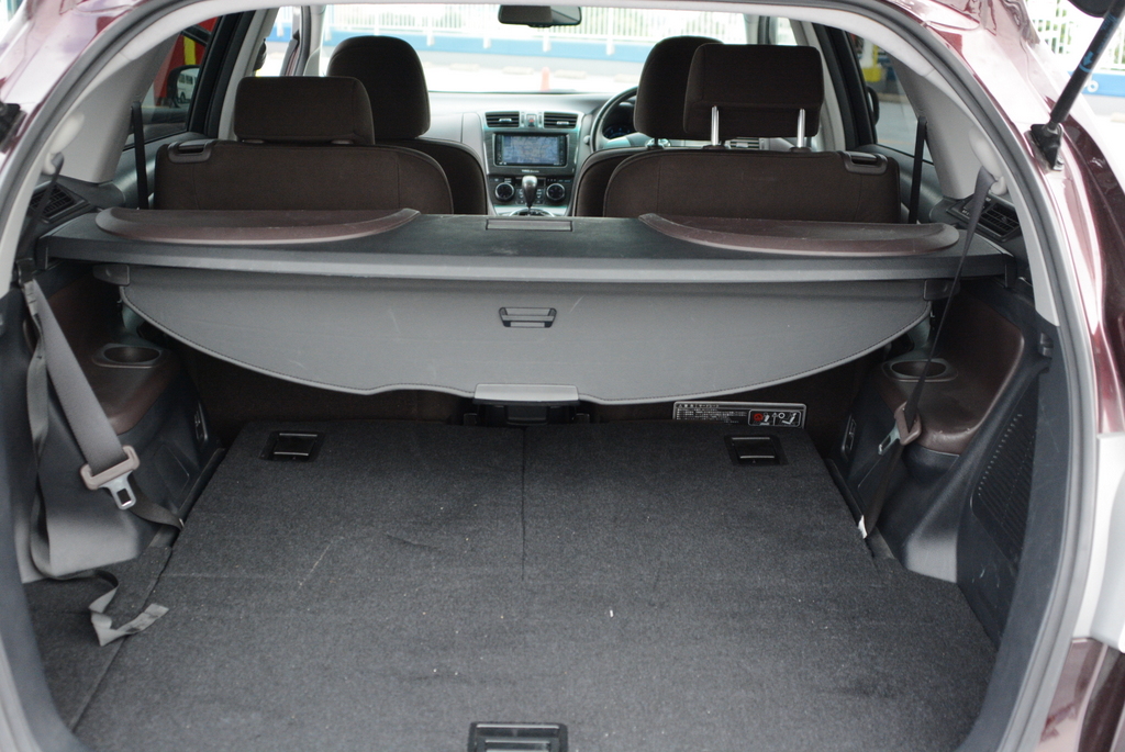 Gorgeous Mark X Zio 6seater wagon! TRD!